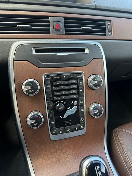Volvo XC70 10 of 13