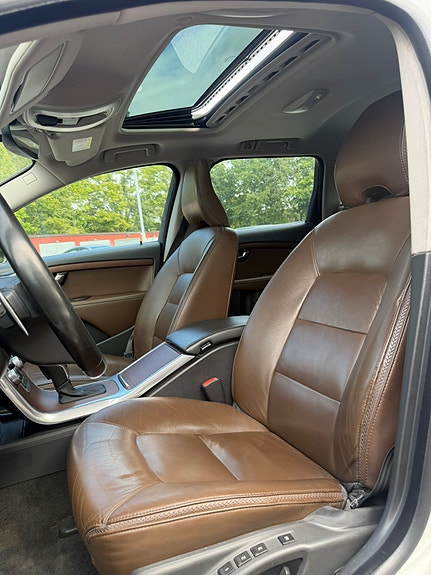 Volvo XC70 9 of 13