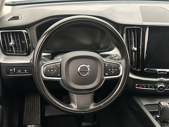 Volvo XC60 13 of 30