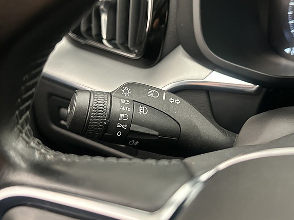 Volvo XC60 14 of 30
