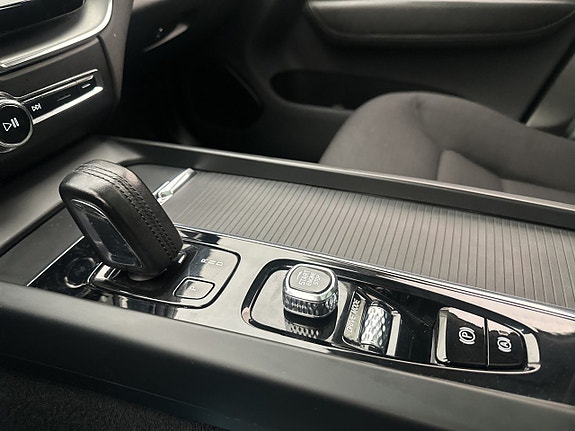 Volvo XC60 25 of 30