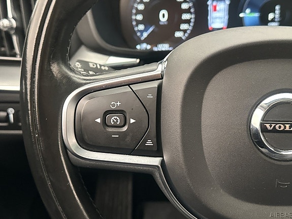 Volvo XC60 15 of 30