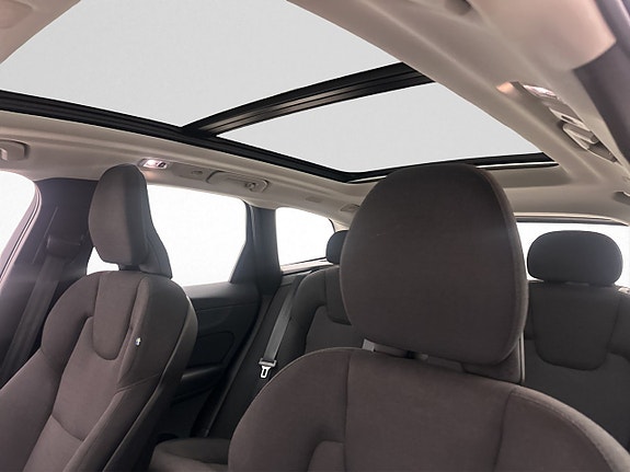 Volvo XC60 12 of 30