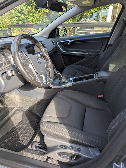 Volvo V60 Cross Country 7 of 9