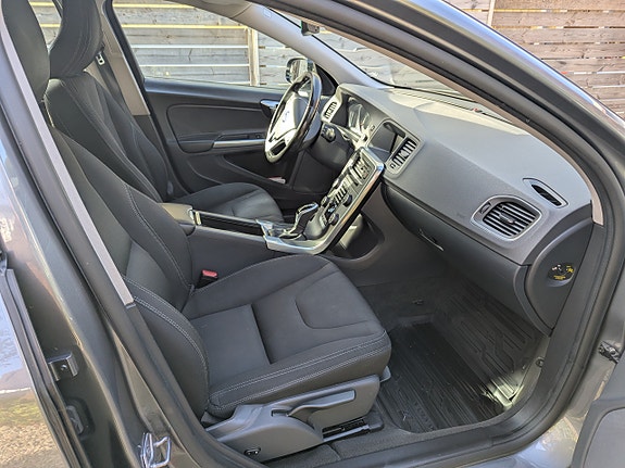 Volvo V60 Cross Country 6 of 9