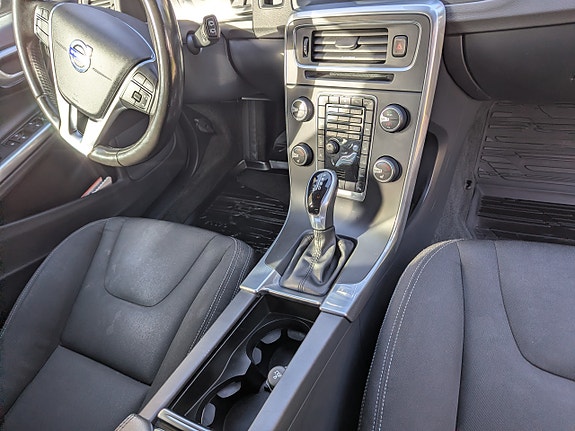 Volvo V60 Cross Country 4 of 9