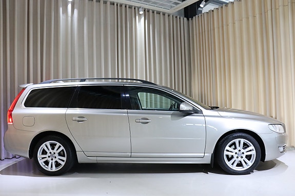 Volvo V70 3 of 26