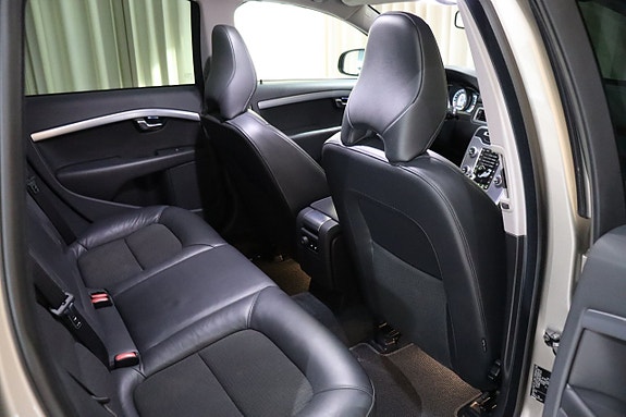 Volvo V70 12 of 26