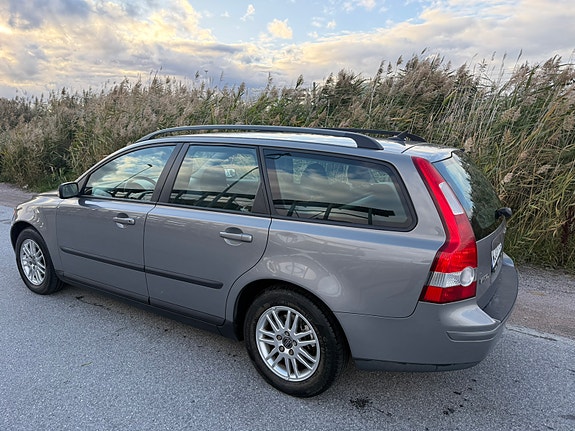 Volvo V50 3 of 6