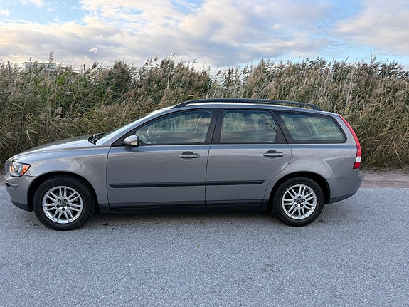 Volvo V50 2 of 6