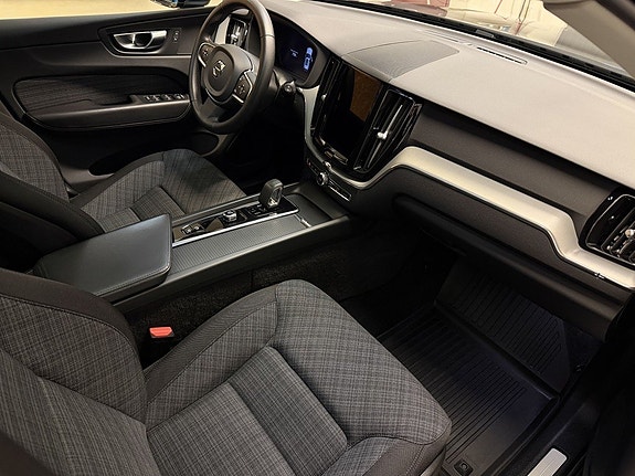 Volvo XC60 12 of 30