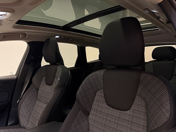 Volvo XC60 11 of 30