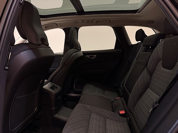 Volvo XC60 13 of 30