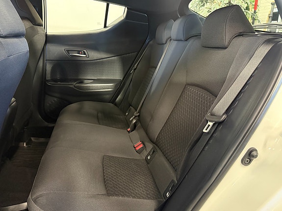 Toyota C-HR 17 of 19