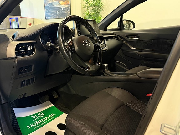 Toyota C-HR 9 of 19