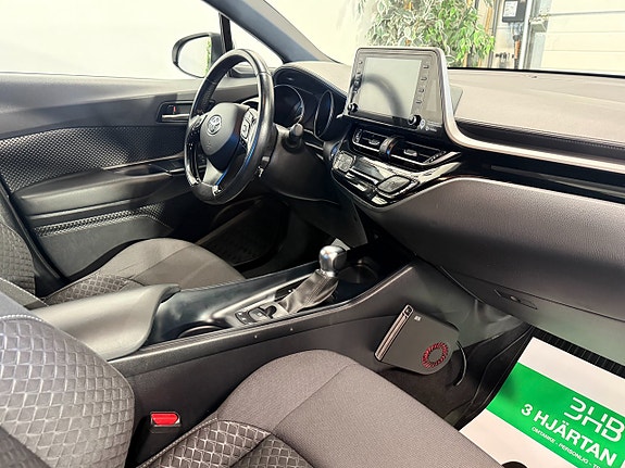 Toyota C-HR 15 of 19