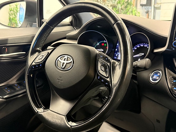 Toyota C-HR 11 of 19