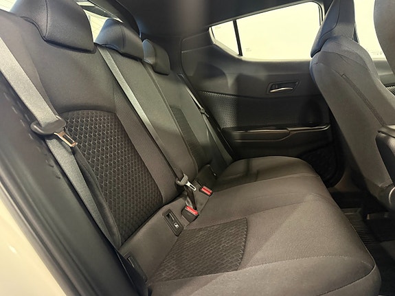 Toyota C-HR 18 of 19