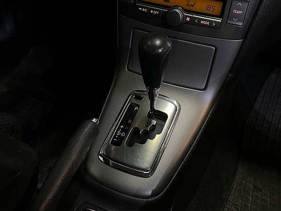 Toyota Avensis 19 of 21