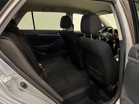 Toyota Avensis 15 of 21