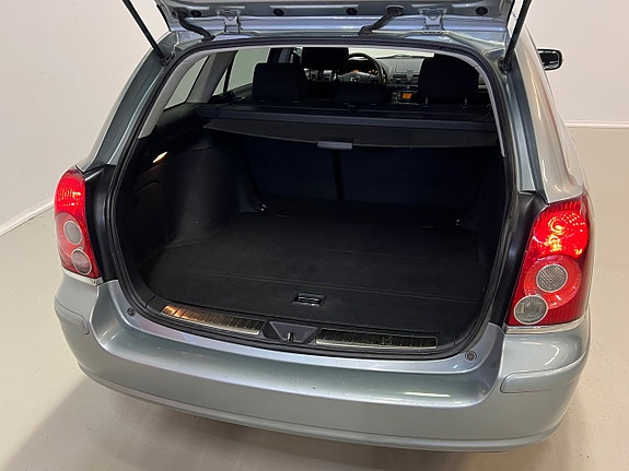 Toyota Avensis 7 of 21