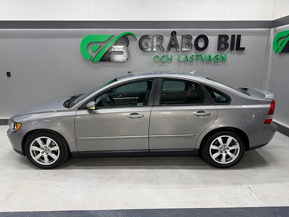Volvo S40 2 of 19