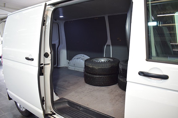 Volkswagen Transporter 10 of 16