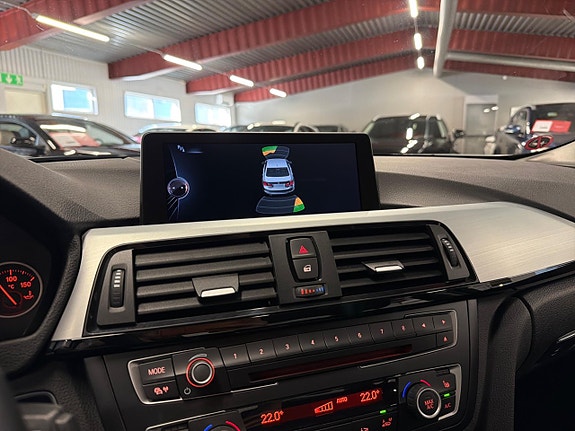BMW 318d 13 of 22