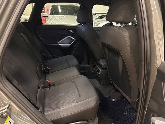 Audi Q3 18 of 29
