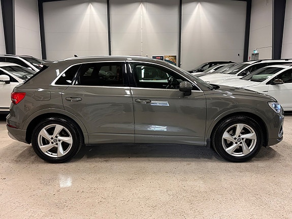 Audi Q3 3 of 29