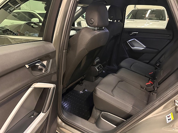 Audi Q3 27 of 29