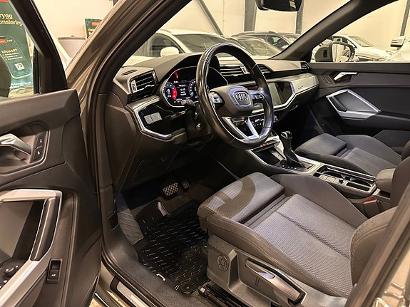 Audi Q3 25 of 29