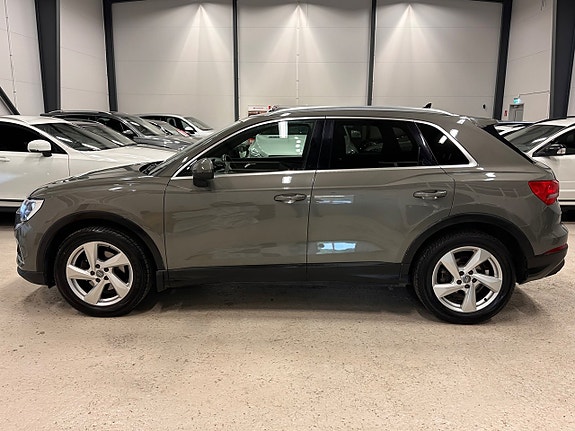 Audi Q3 6 of 29