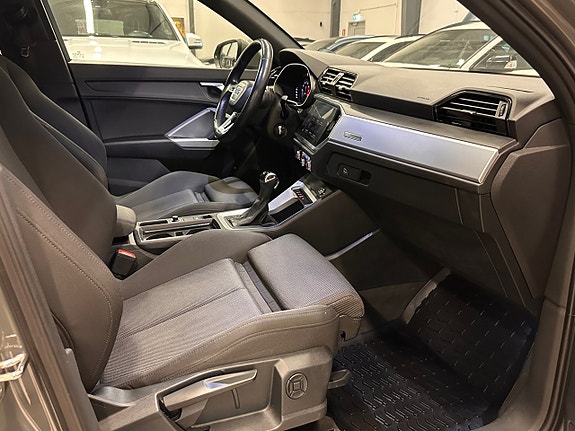Audi Q3 22 of 29