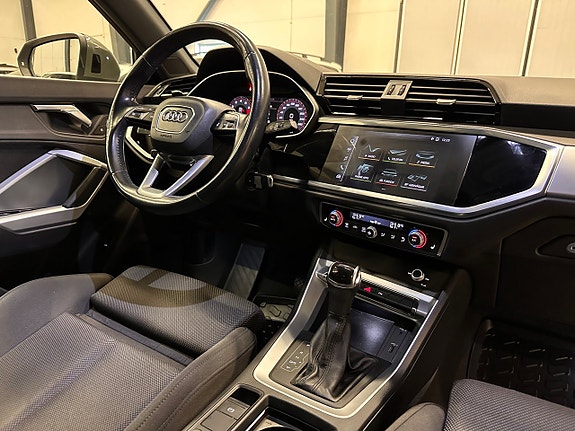 Audi Q3 21 of 29