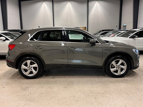 Audi Q3 3 of 29