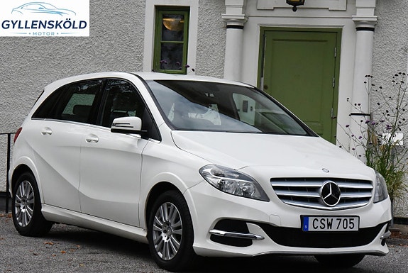 Mercedes-Benz B200 2 of 17