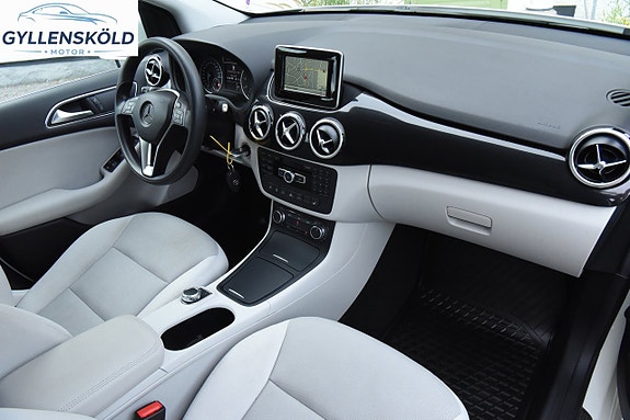 Mercedes-Benz B200 9 of 17