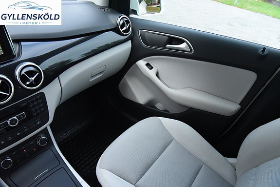 Mercedes-Benz B200 14 of 17