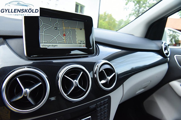 Mercedes-Benz B200 13 of 17