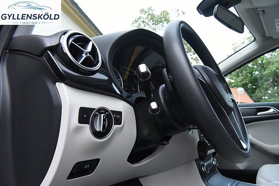 Mercedes-Benz B200 12 of 17