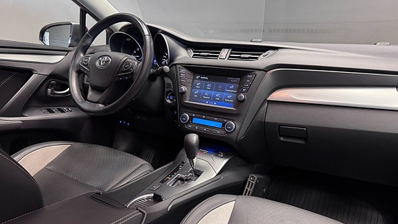 Toyota Avensis 7 of 18