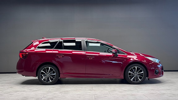Toyota Avensis 4 of 18