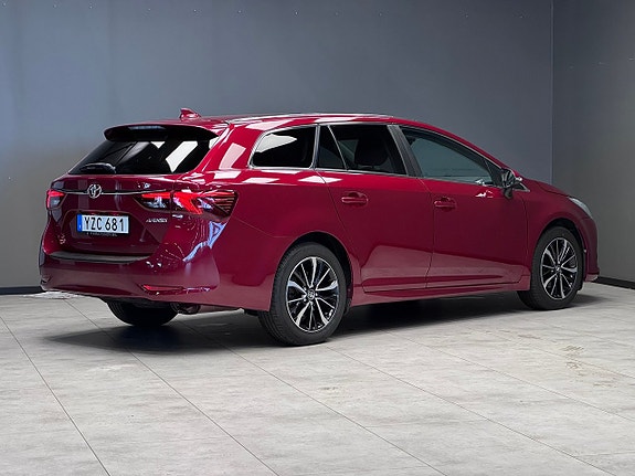 Toyota Avensis 2 of 18