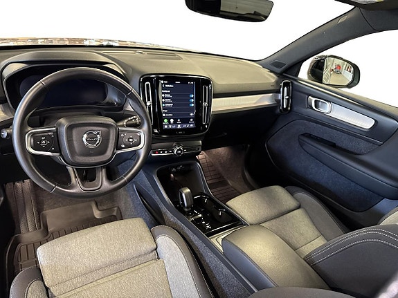 Volvo XC40 8 of 14