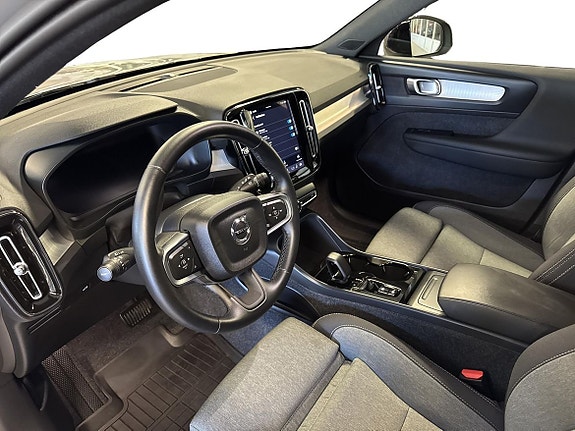 Volvo XC40 6 of 14