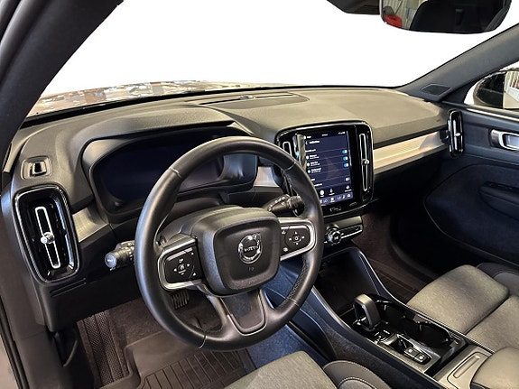 Volvo XC40 9 of 14