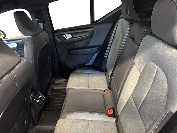 Volvo XC40 7 of 14