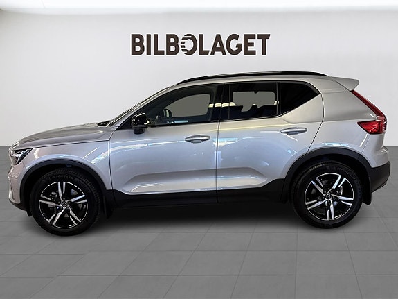 Volvo XC40 2 of 14