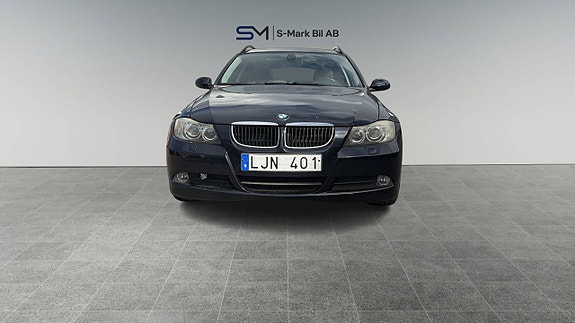 BMW 320i 7 of 11